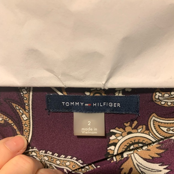 A classic crewneck dress from Tommy Hilfiger. A sophisticated - Picture 3 of 3